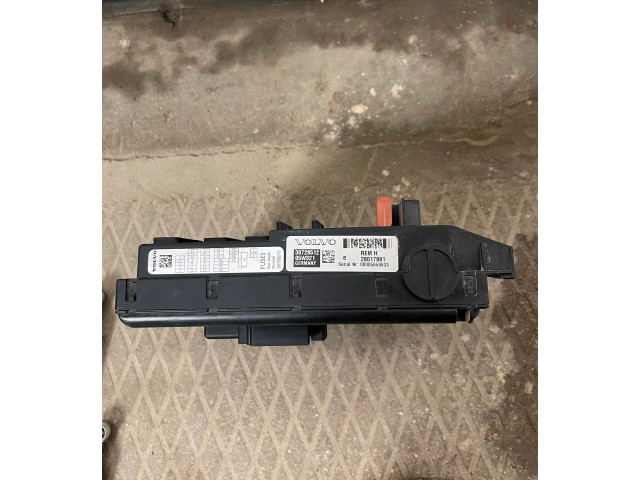 Блок предохранителей 30728512, 30728512   Volvo V70    