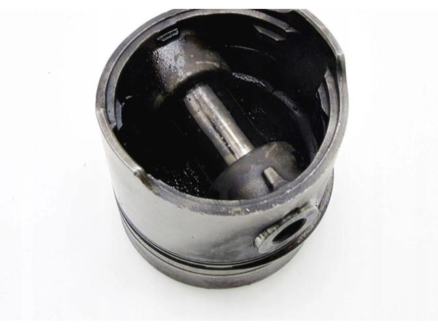 Píst Mercedes-Benz 100 W631