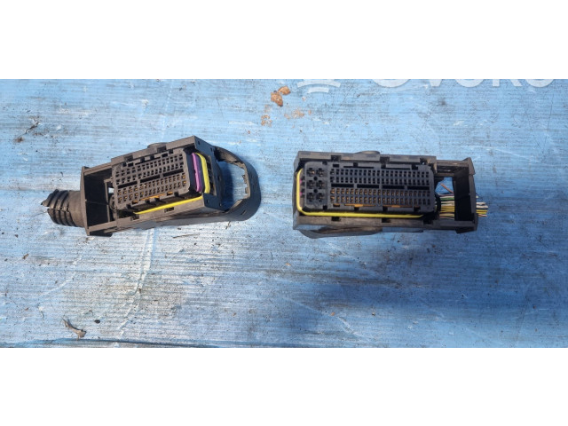 Блок управления двигателя 0281017827, 55263139   Fiat 500L