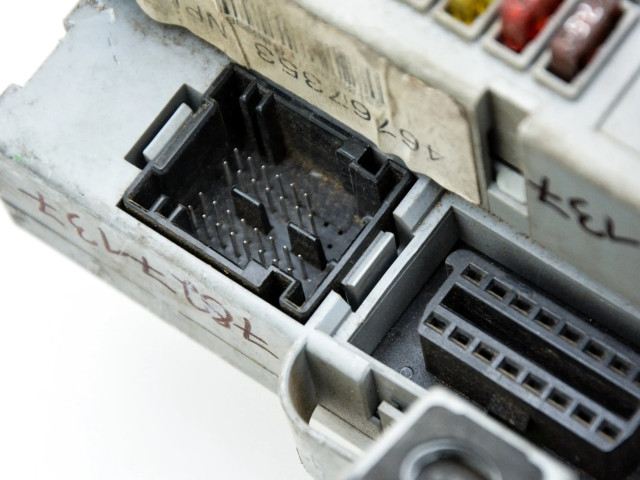   Pojistková skříňka 46767353   Fiat Punto (188) 1999