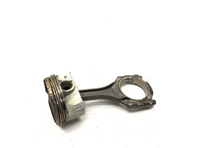 Píst 7647339   BMW 7 F01 F02 F03 F04  pro benzínový motor 4.4 N63 B44 B 