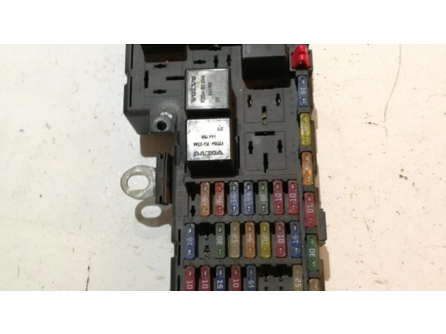 Блок предохранителей 8678449, 518829015   Volvo S60    