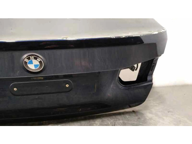 Задняя дверь