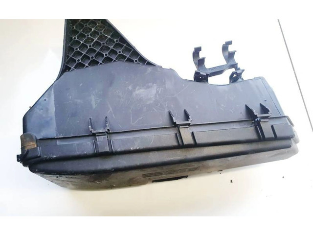 Блок предохранителей  9494210   Volvo XC90    