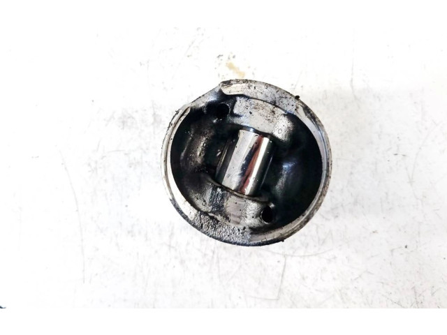 Píst Volkswagen PASSAT B5.5