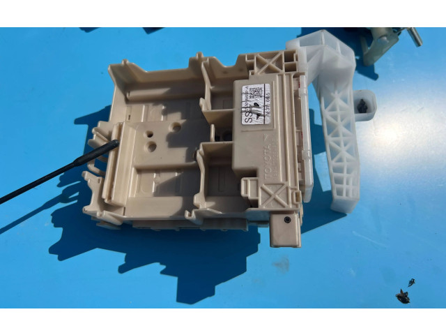 Pojistková skříňka 827300H030A, 5E310655 Toyota Aygo AB40 2015