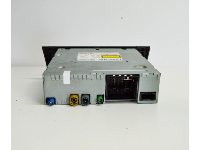 Радио/ проигрыватель CD/DVD / навигация