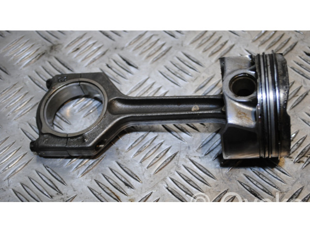 Píst 764595801 BMW 5 GT F07 pro benzínový motor 3.0