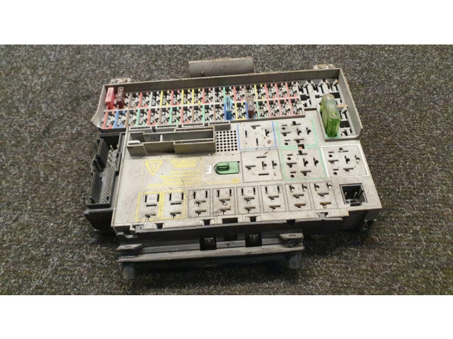 Pojistková skříňka 90589965 Opel Zfira A 2002