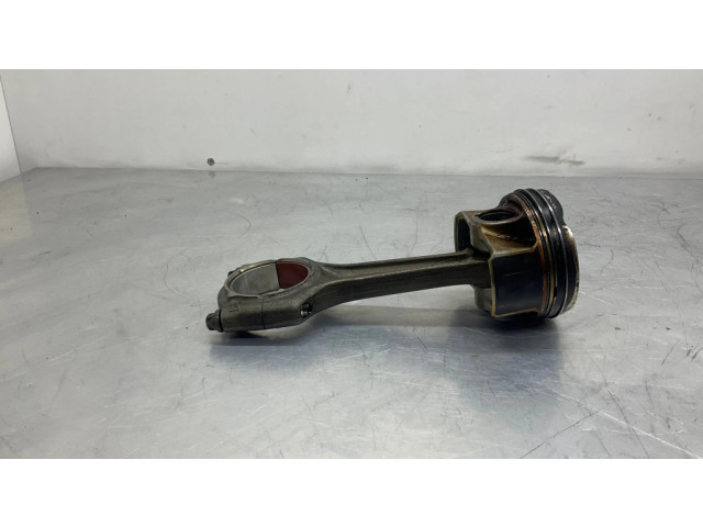 Píst 9468869, 8623418 BMW 5 G30 G31 pro benzínový motor 2.0