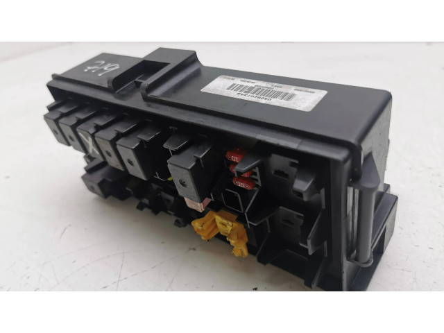 Блок предохранителей 04692073AB Jeep Grand Cherokee (WK)