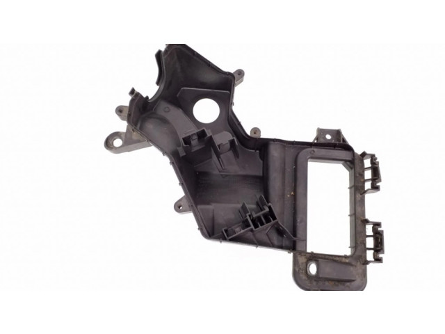 Другая деталь отсека двигателя