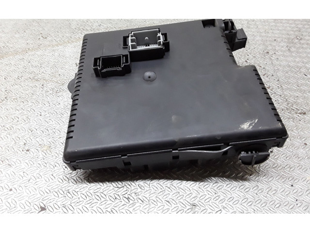 Блок предохранителей    30728512   Volvo V70