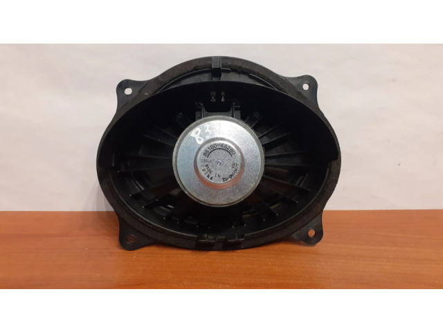 Громкоговоритель (громкоговорители) в передних дверях