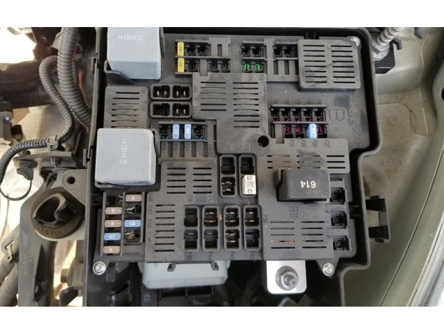 Pojistková skříňka Volvo V60 2019