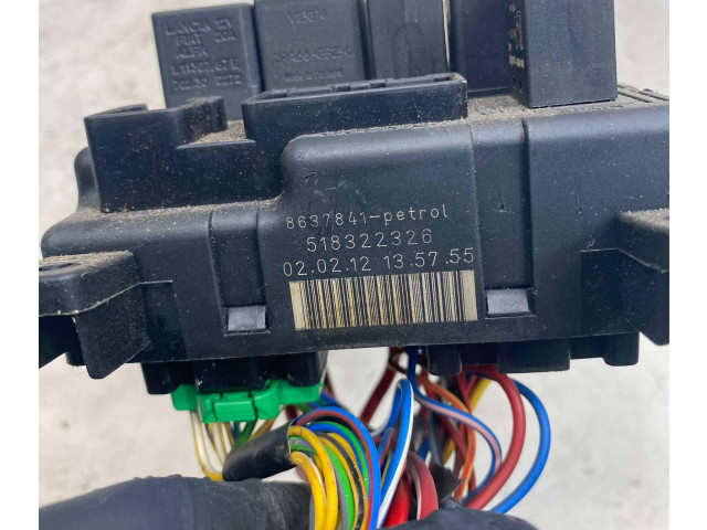 Блок предохранителей 8637841, 518322326 Volvo S60