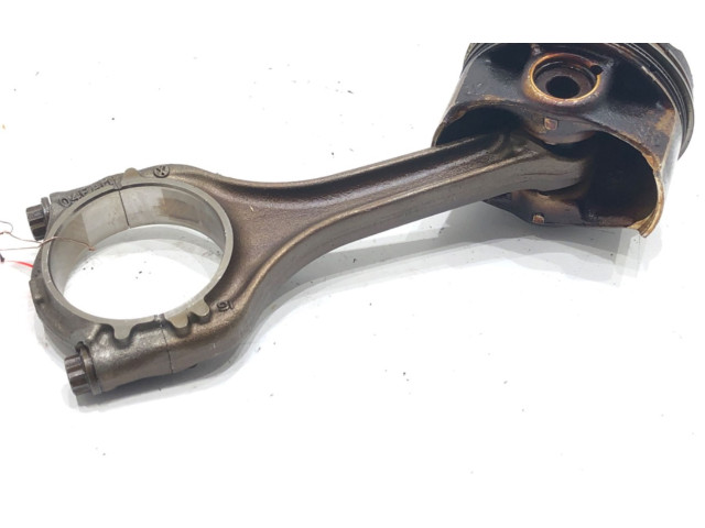 Поршень с шатуном 04EAM Volkswagen Golf VII