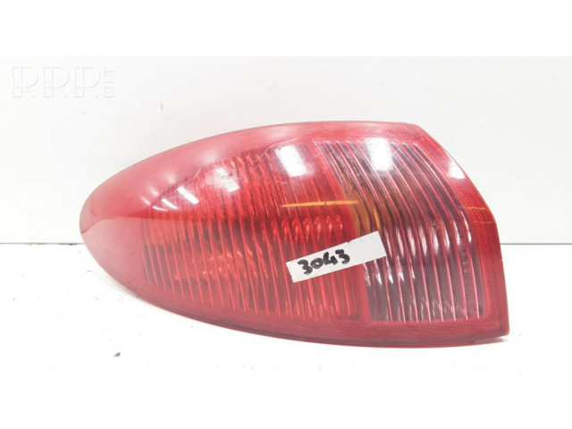 Задний фонарь в кузове