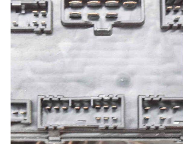   Pojistková skříňka MB649041   Dodge Stealth 1991