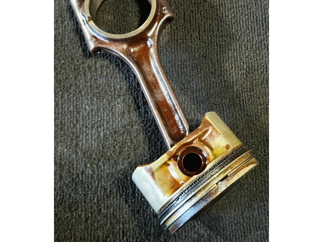 Поршень с шатуном Volvo S80