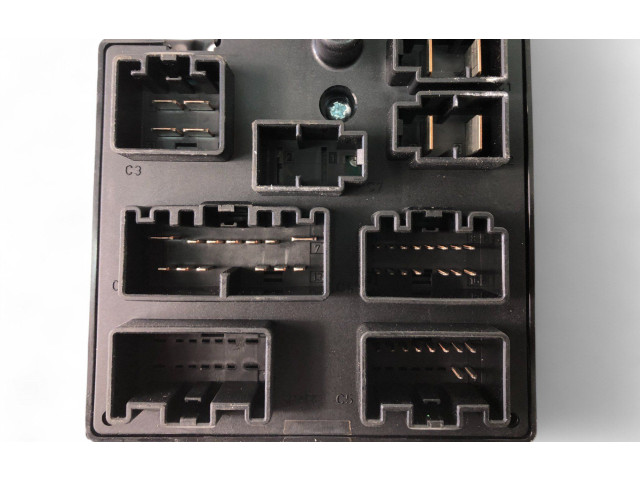 Блок предохранителей    518829106   Volvo V70