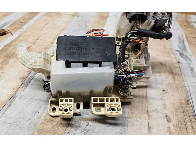   Pojistková skříňka 8264133080, 2323000041   Lexus ES 250 - 300 - 330 1997