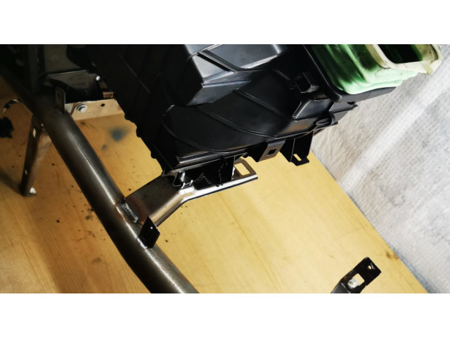 Балка крепления панели