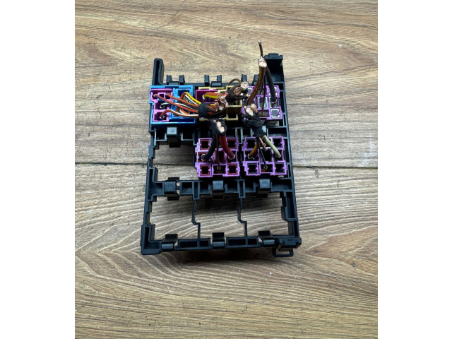   Pojistková skříňka 1T1937503A   Volkswagen Caddy 2011