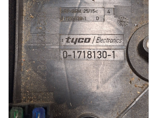 Блок предохранителей  017181281, 017181301   Volkswagen Touran II    