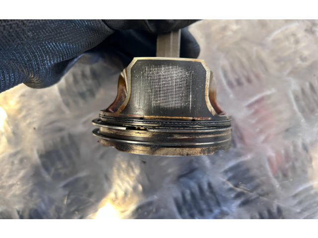 Поршень 326368 Maserati Levante