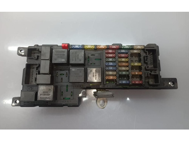 Блок предохранителей 8678449 Volvo S60