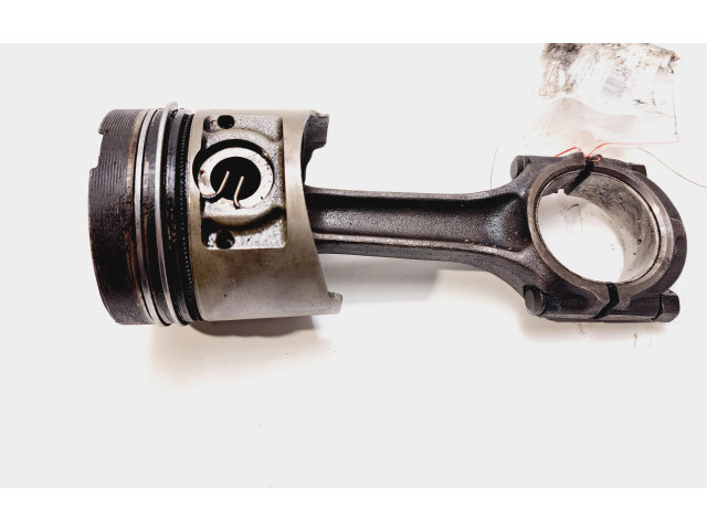 Поршень с шатуном Mitsubishi Pajero