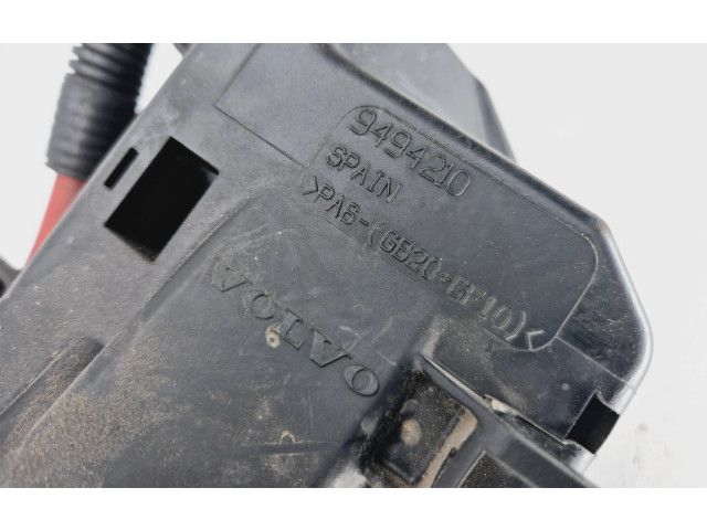Блок предохранителей  9494210   Volvo V70    