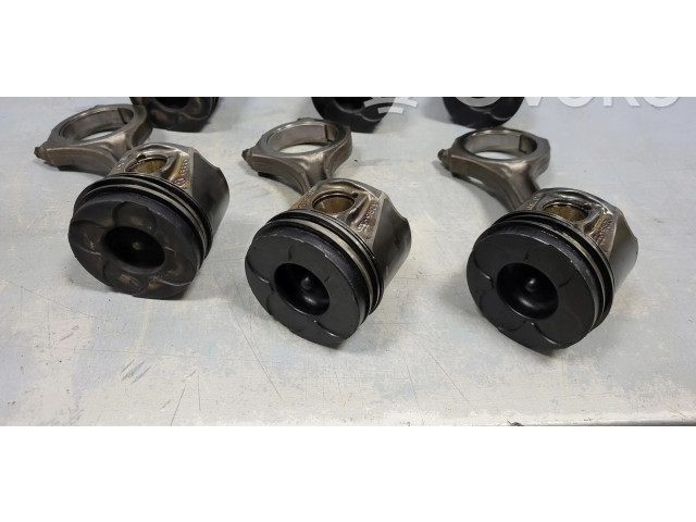 Píst 059J Audi A4 S4 B6 8E 8H