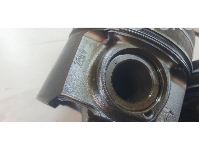  Поршень с шатуном    Peugeot Expert  