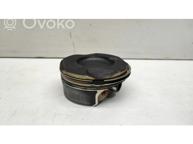 Píst BMW 1 E82 E88 pro benzínový motor 1.8