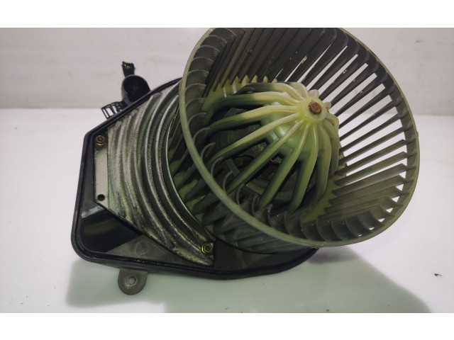 Вентилятор печки    8D1820021, 740221233F   Volkswagen Passat Alltrack