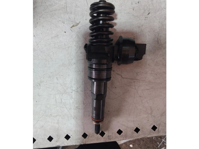 Форсунка 038130073AG    Volkswagen Golf Plus  BMM 