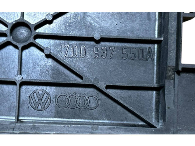 Блок предохранителей 7D0937550A   Volkswagen Transporter - Caravelle T4    