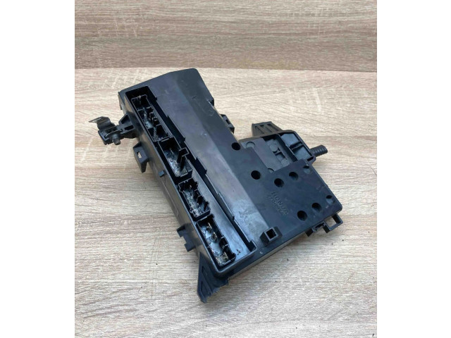 Блок предохранителей YQE102190, 142330031198 Rover 620