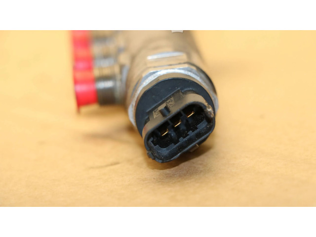 Комплект форсунок 31303238, 30777759    Volvo V70  D 5204 T3 