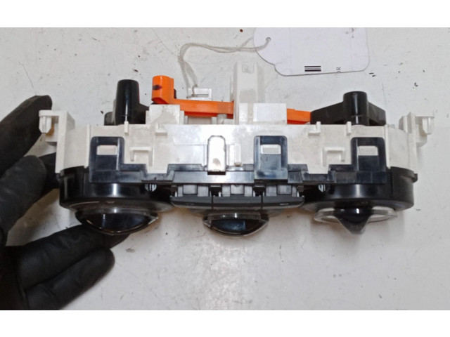 Блок управления климат-контролем E1063071 Peugeot 2008 I