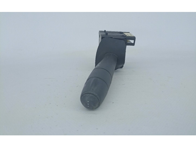 Включатель скорости стеклоочистителей 8200792587   Dacia Duster