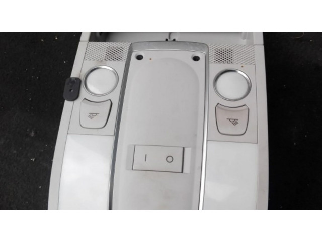 Фонарь освещения передних мест