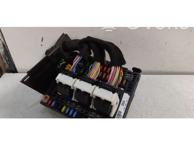 Блок предохранителей 9813136780, 9674917380 Opel Grandland X