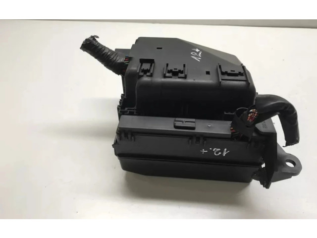 Блок предохранителей 307040343 Mitsubishi Outlander