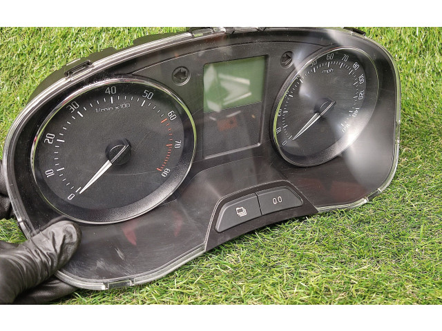 Geschwindigkeitsmesser Cockpit 5J0920911G Skoda Fabia Mk2 (5J)