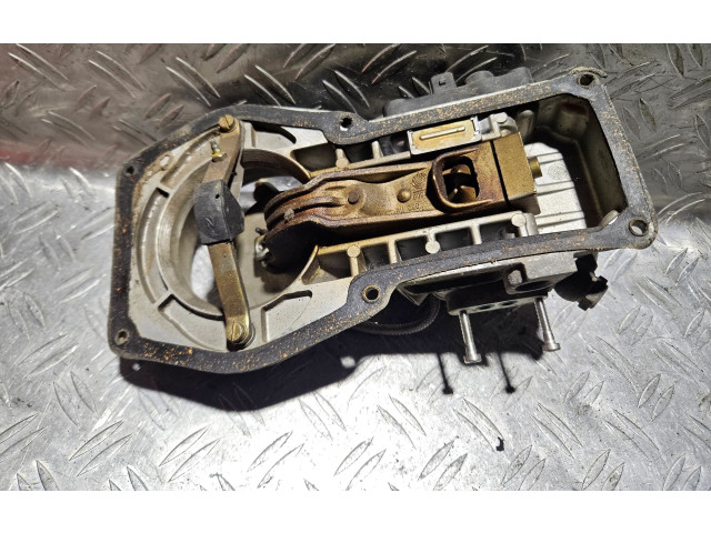 Топливная рампа 0438121070, 026133353D Audi 80 90 B3