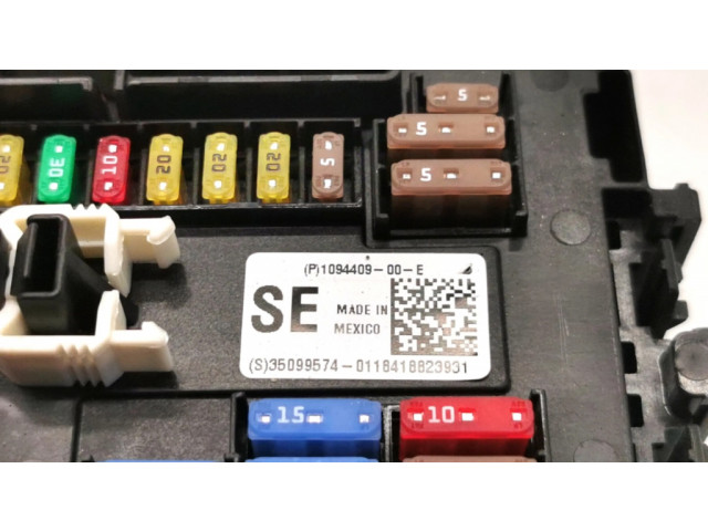 Блок предохранителей 1094409-00-E Tesla Model X