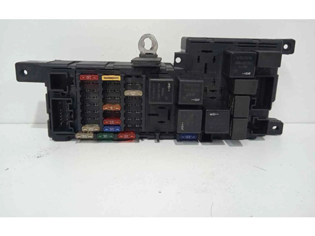 Блок предохранителей 8678449 Volvo S80
